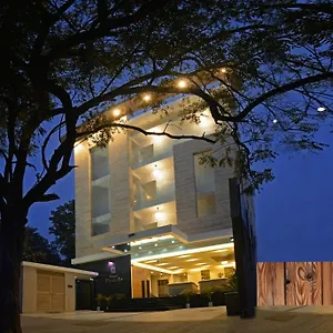 https://hotel-dazzle.agrahotelsindia.net